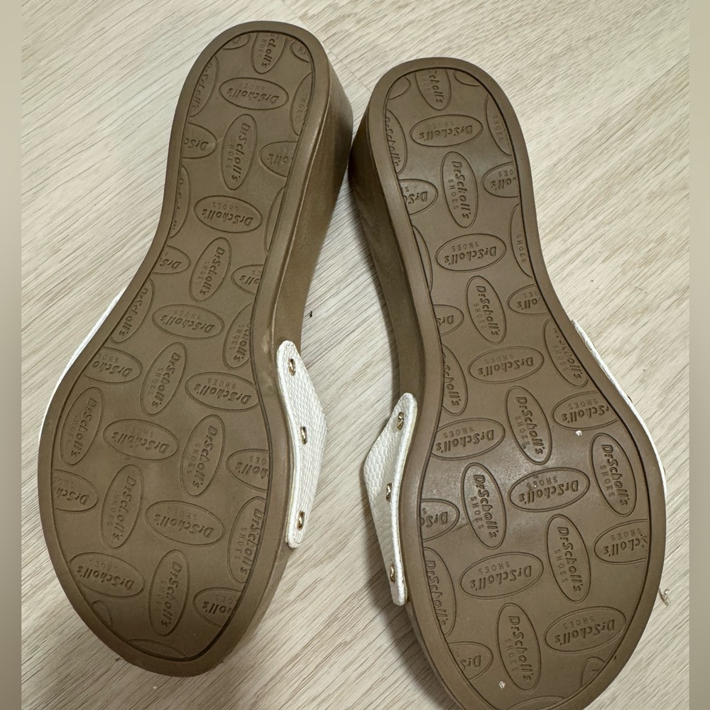 Brand New Size 6 Dr. Scholl's Classic Sandal in Gardenia Snake Print White - Picture 3 of 6